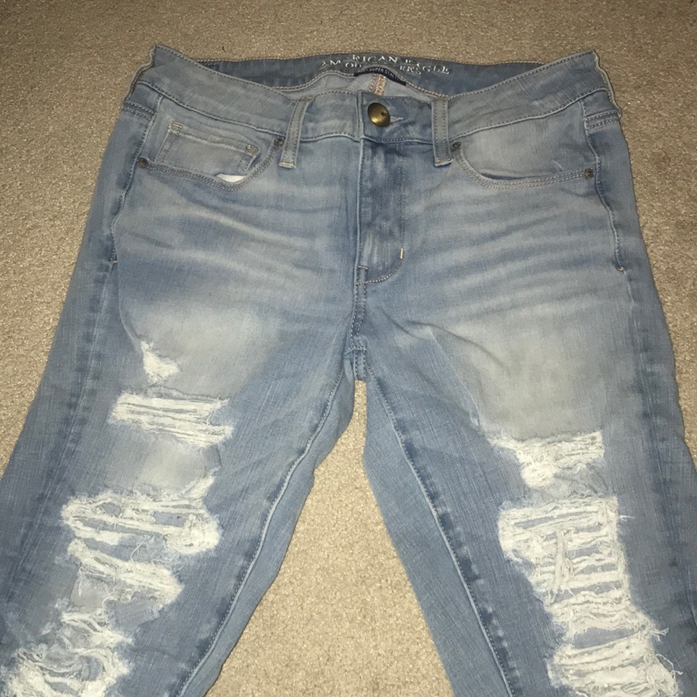 Light-wash, ripped Jeans - Picture 7 of 8
